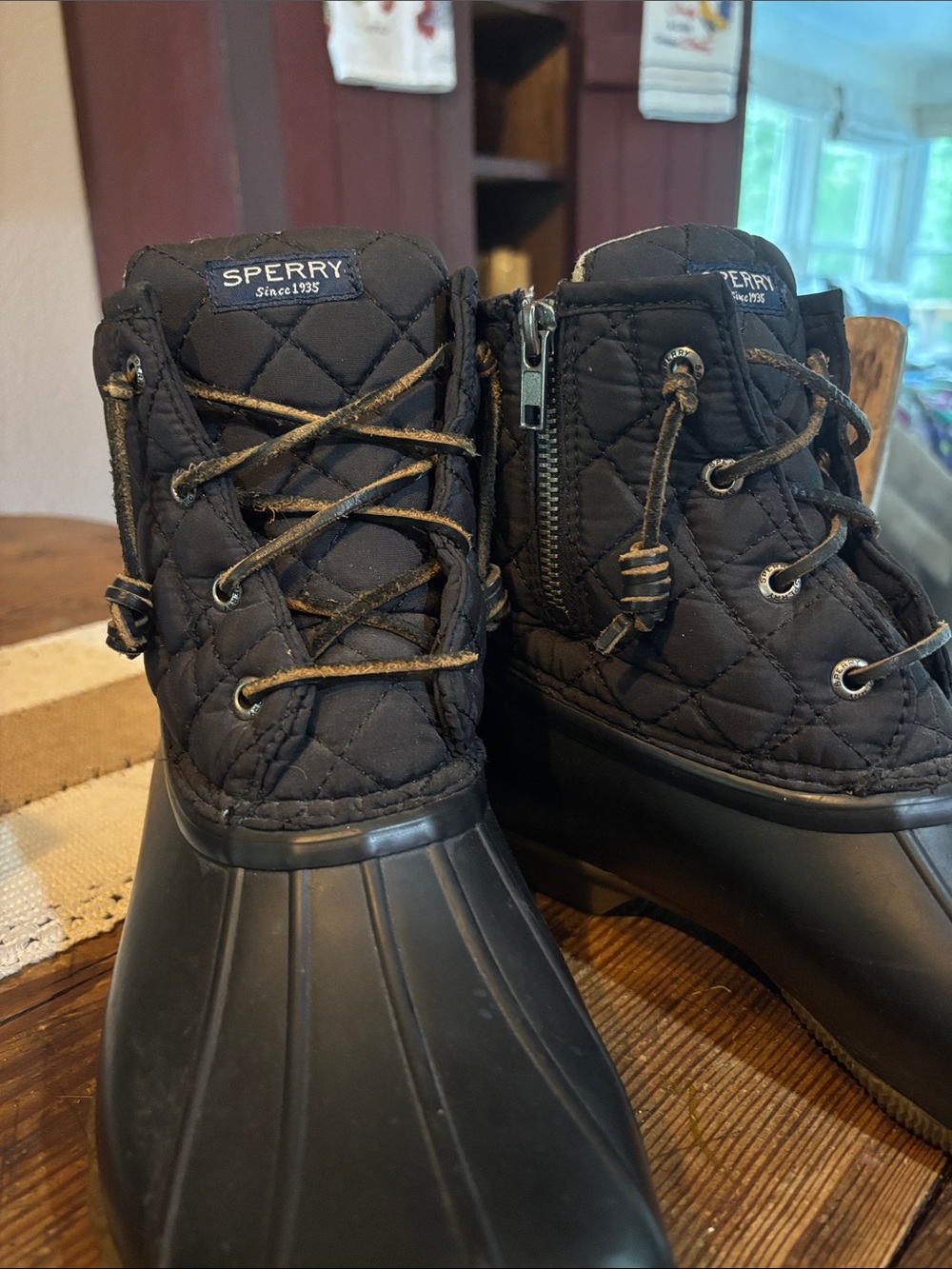 Sperry Black Quilted Lace-Up Duck Boots size 10